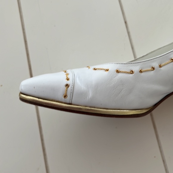 Vintage Nando Muzi White Leather Sling Backs, Gold trim, fits US 8.5, - Picture 7 of 7